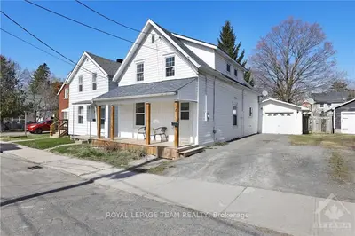 13 Stuart Street, Brockville, On K6v 2e6