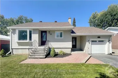 23 Oakridge Boulevard, Meadowlands - Crestview And Area, On K2g 2t6