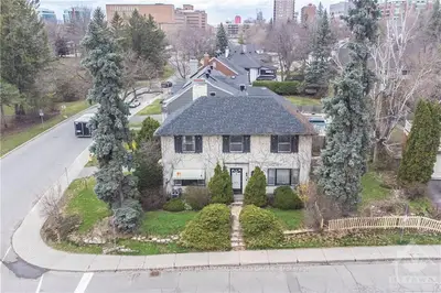 39 Madawaska Drive, Dows Lake - Civic Hospital And Area, On K1s 3g5
