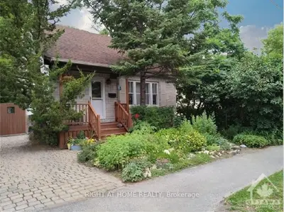 1247 Summerville Avenue, Carlington - Central Park, On K1z 8g6