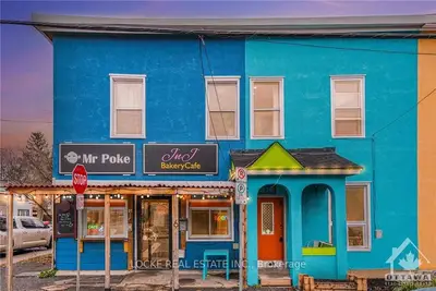 60 Barrette Street, Vanier And Kingsview Park, On K1l 8a5