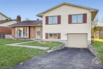 220 BOURBON Street, Hunt Club - Windsor Park Village and Area, ON K1V 9K2