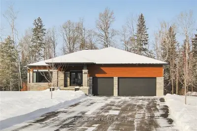 195 Country Meadow Drive, Carp - Huntley Ward, On K0a 1l0