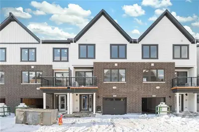 588 Woven, Stittsville - Munster - Richmond, On K2s 3b2