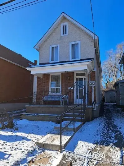 38 Champagne Avenue, Dows Lake - Civic Hospital And Area, On K1s 4p2