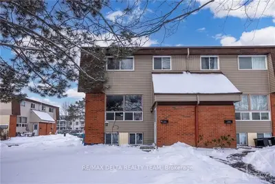 22 Sonnet Crescent C, Bells Corners And South To Fallowfield, On K2h 8w7