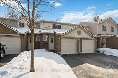 2C OFFENBACH Lane, South of Baseline to Knoxdale, ON K2G 4Z6