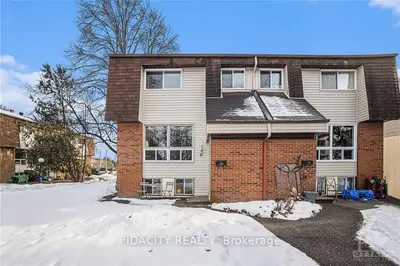 14 Sonnet Crescent B, Bells Corners And South To Fallowfield, On K2h 8w7