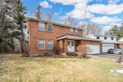17 Burnbrook Crescent, Crystal Bay - Rocky Point - Bayshore, On K2h 9a6
