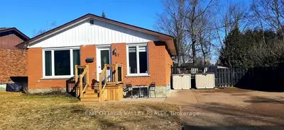 67 HILDA Street, Petawawa, ON K8H 2Z7