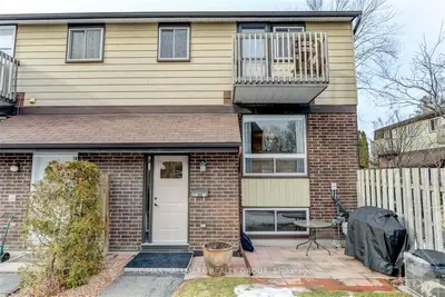 407 MONTFORT Street 11, Manor Park - Cardinal Glen and Area, ON K1L 8G8