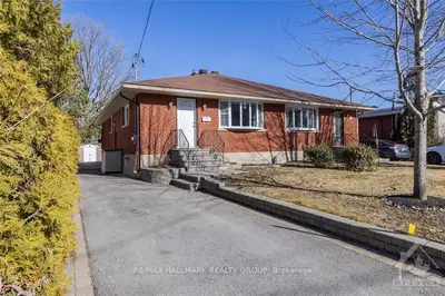 437 Edgeworth Avenue, Woodroffe, On K2b 5k9