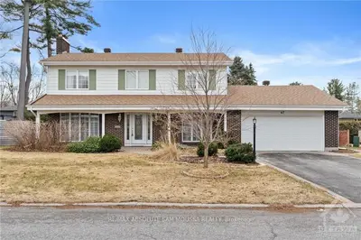 67 PARKLAND Crescent, South of Baseline to Knoxdale, ON K2H 5V5