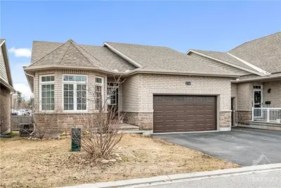 218 PONDVIEW Circle, Hunt Club - Windsor Park Village and Area, ON K1V 2P2