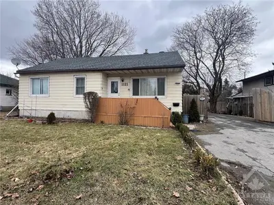 1121 Woodroffe Avenue, Belair Park - Copeland Park And Area, On K2c 0c7