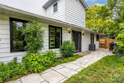 22 Hobart Crescent, South Of Baseline To Knoxdale, On K2h 5s4