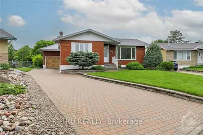 678 Dan Avenue, Cyrville - Carson Grove - Pineview, On K1k 1g2