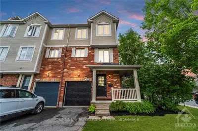 Att/Row/Townhouse in Kanata