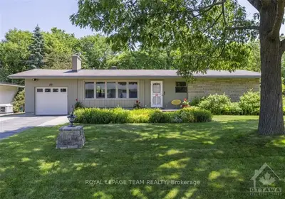 Detached in Bells Corners and South to Fallowfield