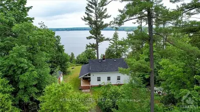 Detached in Carp - Dunrobin - Huntley - Fitzroy and Area