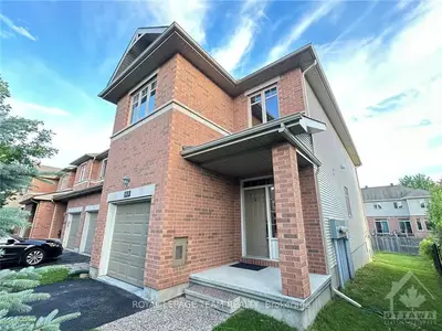 Att/Row/Townhouse in Kanata