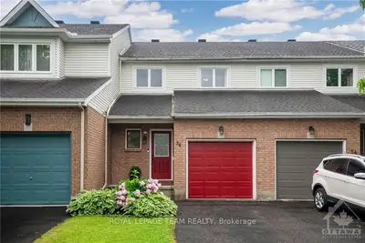 Att/Row/Townhouse in Barrhaven