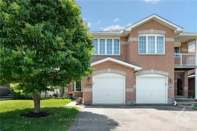 Att/Row/Townhouse in Orleans - Cumberland and Area