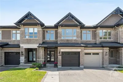 Att/Row/Townhouse in Orleans - Convent Glen and Area