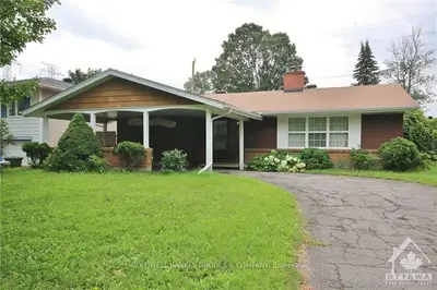 Detached in Billings Bridge - Riverside Park and Area