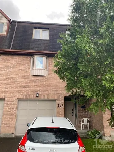 Condo Townhouse in Kanata