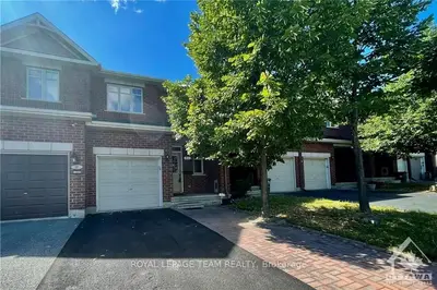 Att/Row/Townhouse in Barrhaven