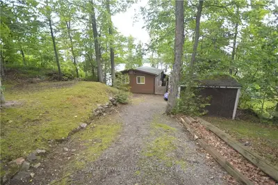 Detached in Greater Madawaska
