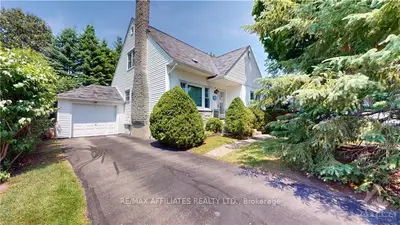 Detached in Brockville