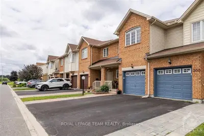 Att/Row/Townhouse in Barrhaven
