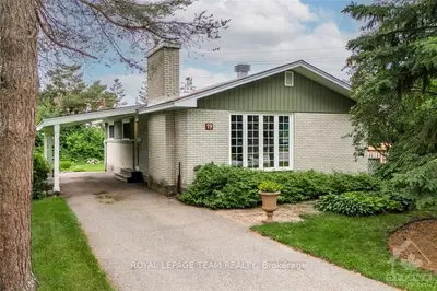 Detached in Bells Corners and South to Fallowfield