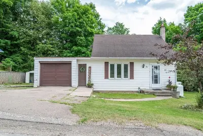 Detached in Bonnechere Valley