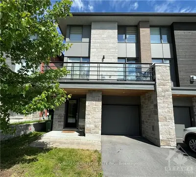 Att/Row/Townhouse in Kanata