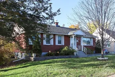 Detached in Hunt Club - South Keys and Area