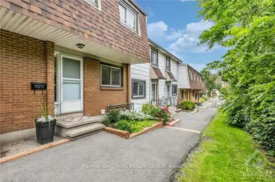 Condo Townhouse in Beacon Hill North - South and Area