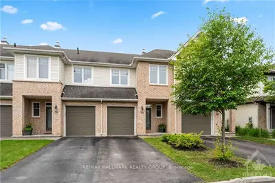 Att/Row/Townhouse in Blossom Park - Airport and Area