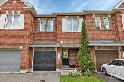 Att/Row/Townhouse in Kanata