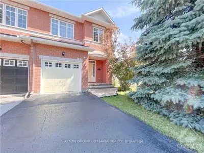 Att/Row/Townhouse in Kanata
