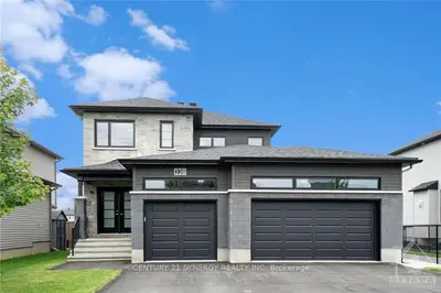 Detached in Russell