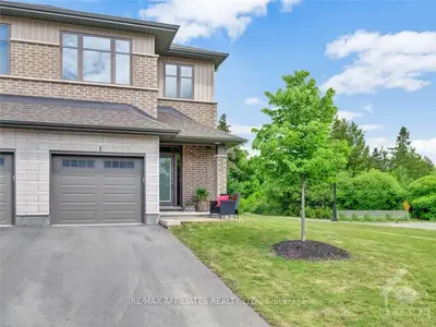 Att/Row/Townhouse in Carleton Place