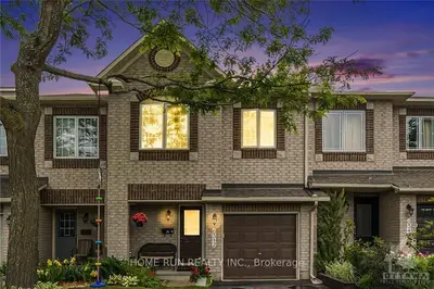 Att/Row/Townhouse in Orleans - Convent Glen and Area