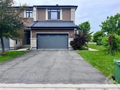 Att/Row/Townhouse in Kanata