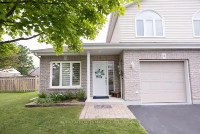Condo Townhouse in South Stormont