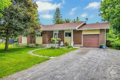 Detached in Carp - Dunrobin - Huntley - Fitzroy and Area
