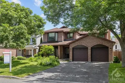 Detached in Hunt Club - South Keys and Area