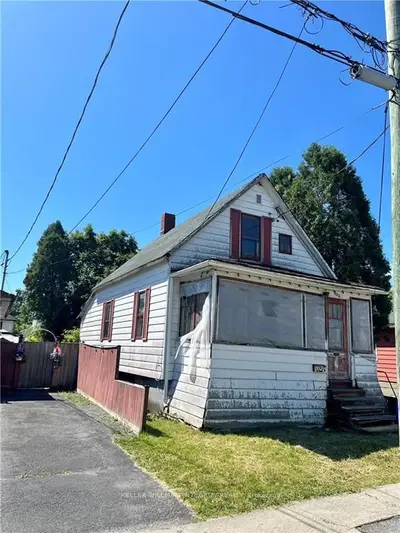 Detached in Cornwall